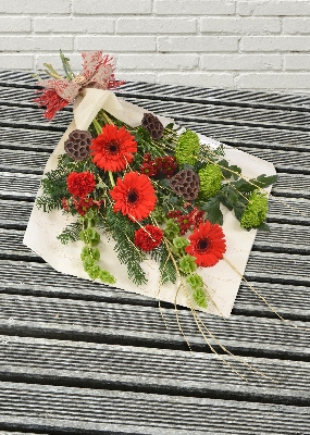 Christmas, flowers, florals, bouquet, decoration, arrangement, gift, luxury, florist, local, seasonal, oasis, harold wood, romford, havering, delivery