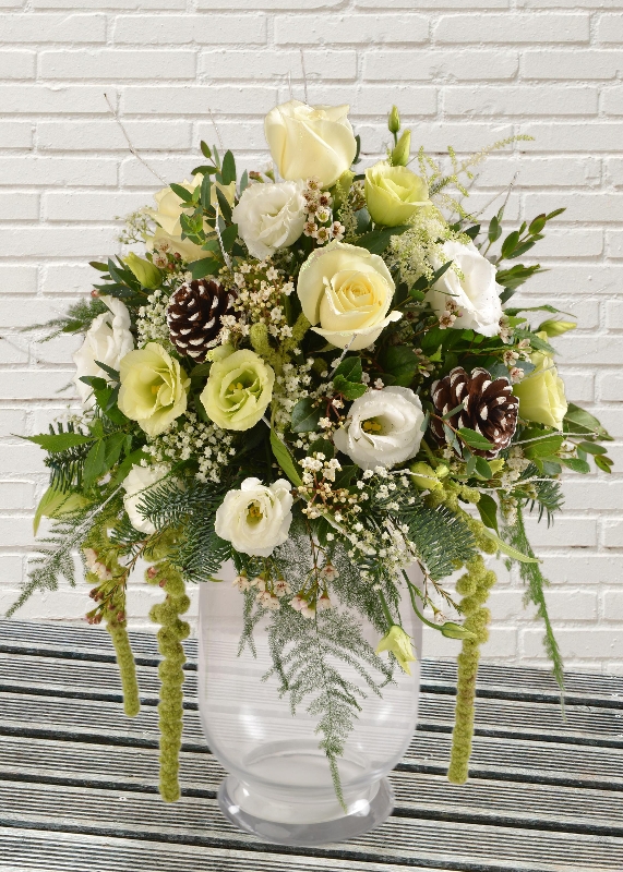 Christmas, flowers, florals, bouquet, decoration, arrangement, gift, luxury, florist, local, seasonal, oasis, harold wood, romford, havering, delivery