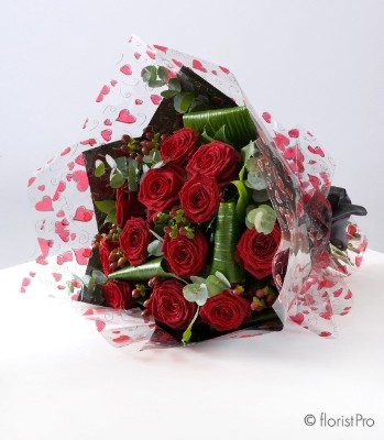 red roses valentine gift love February 14th bouquet