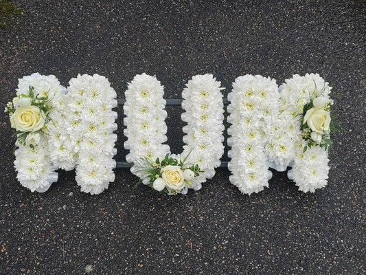 letters, name, mum, mummy,  funeral flowers, oasis, tribute, wreath, harold wood, romford, havering