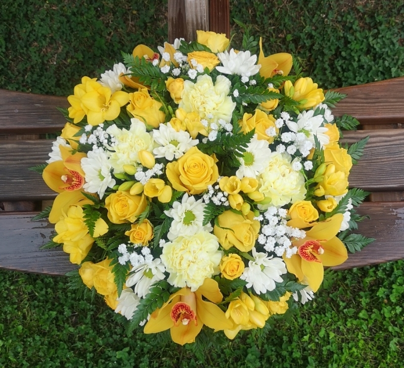 posy, posies, yellow, white, funeral, tribute, wreath, flowers, florist, delivery, harold wood, romford, havering