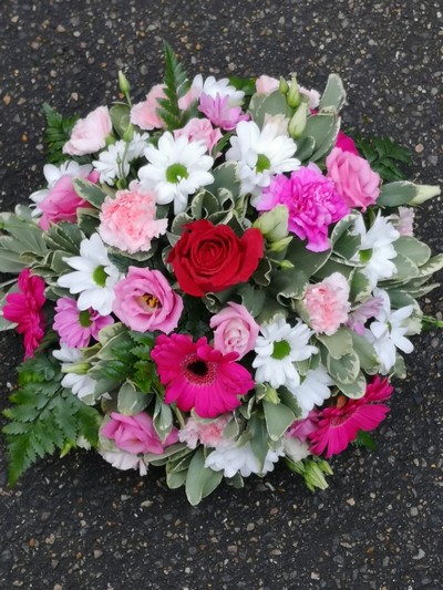 posy, posies, funeral, tribute, pink, red, rose, wreath, flowers, florist, delivery, harold wood, romford, havering