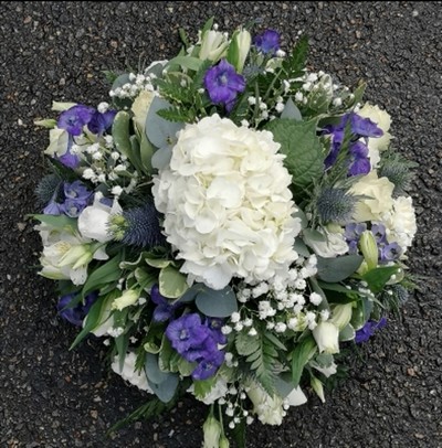 posy, posies, blue, white, man, male,funeral, tribute, wreath, flowers, florist, delivery, harold wood, romford, havering