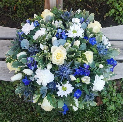 posy, posies, blue, white, man, male,funeral, tribute, wreath, flowers, florist, delivery, harold wood, romford, havering