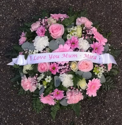 pink and white funeral posy, posie, roses, wreath, oasis, tribute flower design roses gerberas harold wood romford florist havering