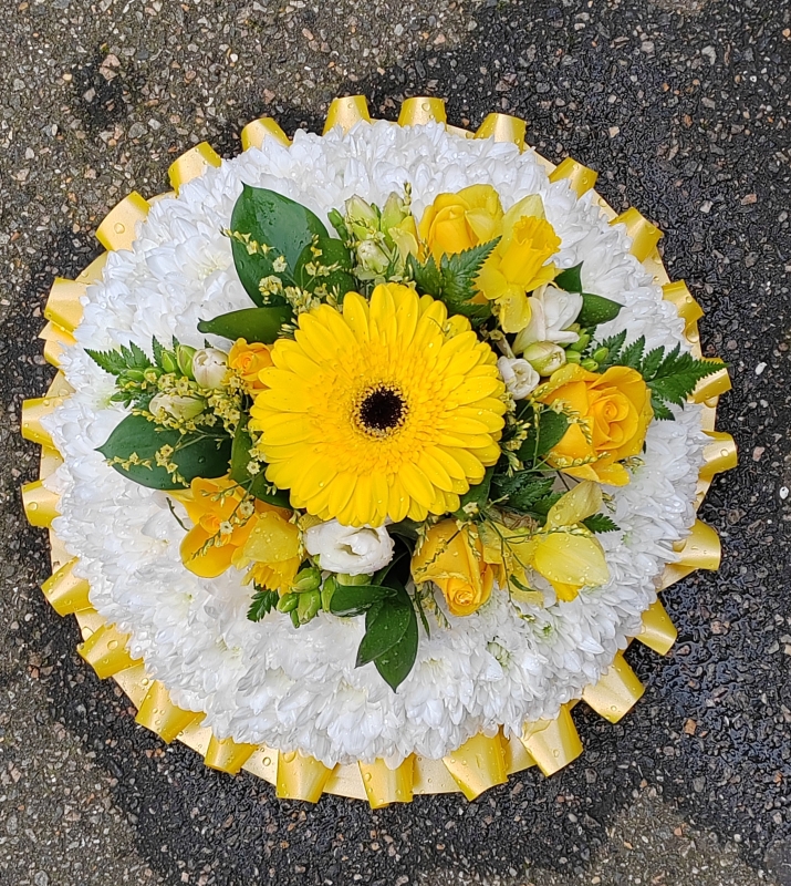 posy, posies, pink, yellow, funeral, tribute, wreath, flowers, florist, delivery, harold wood, romford, havering