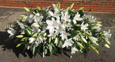 casket, coffin, spray, lily, lilies, white, male, female, funeral, tribute, flowers, oasis, harold wood, romford, havering, delivery