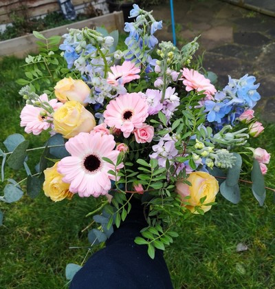 bouquet, handtie, flowers, gift, bunch, florist, birthday, anniversary, harold wood, romford, havering, delivery