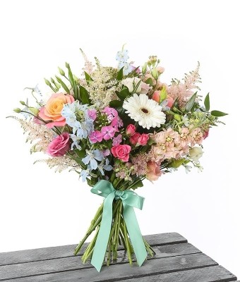 bouquet, handtie, flowers, gift, bunch, florist, birthday, anniversary, harold wood, romford, havering, delivery