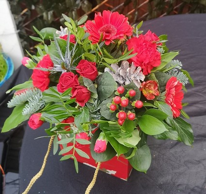 Christmas, flowers, florals, bouquet, arrangement, gift, luxury, florist, local, seasonal, harold wood, romford, havering