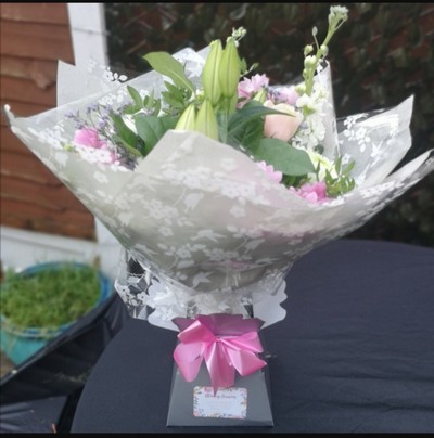 Christmas, flowers, florals, bouquet, arrangement, gift, luxury, florist, local, seasonal, harold wood, romford, havering