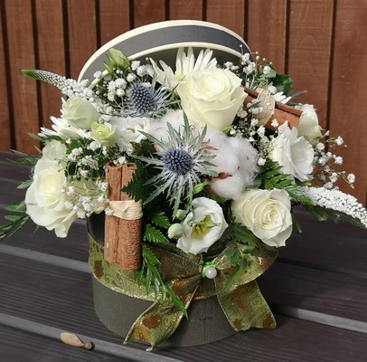 Christmas, winter, whites, hatbox, box, flowers, pot, arrangement, gift, florist, harold wood, romford, havering