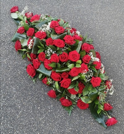 red, rose, coffin, casket, spray, flowers, tribute, luxury, love, florist, romford, harold wood,havering delivery