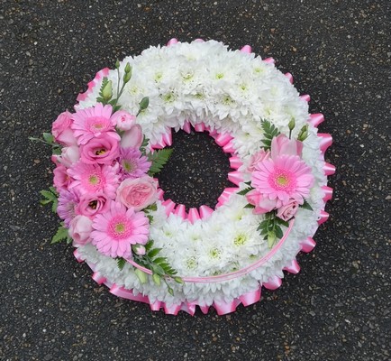 based, pink, white, funeral, circle, wreath,  tribute,  flower , design,  roses, gerberas harold wood romford florist havering,brenwood, dagenham delivery