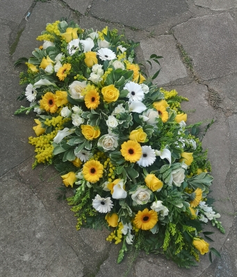 casket, coffin, spray, white, yellow, male, female, roses, funeral, tribute, flowers, oasis, harold wood, romford, havering, delivery