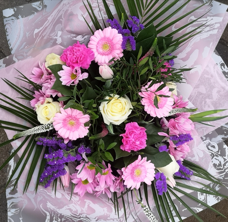 bouquet, handtie, flowers, pink, purple, green, aqua, water bubble, gift, bunch, florist, birthday, anniversary, harold wood, romford, havering, delivery