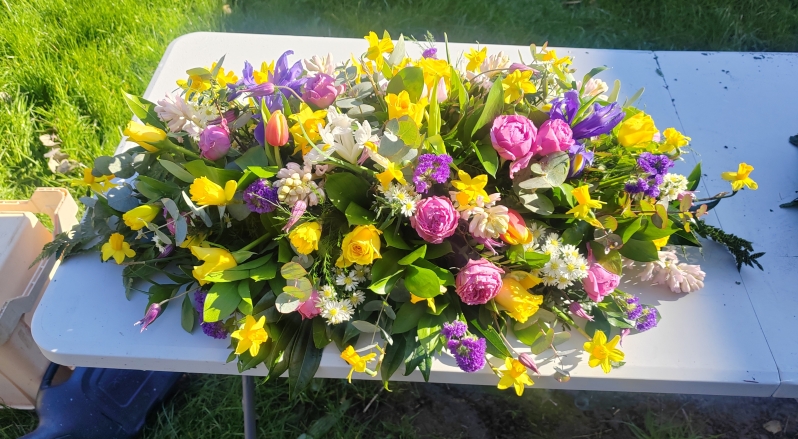 casket, coffin, spray, spring, springtime, bright, colourful, male, female, daffodils, funeral, tribute, flowers, oasis, harold wood, romford, havering, delivery