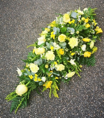 coffin, spray. casket, tribute, flowers, funeral, yellow, white, deluxe, florist, harold wood, romford, havering, brentwood, dagenham, delivery