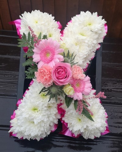 kiss,goodbye, x, goodnight, kisses, funeral, tribute, wreath, flowers, florist, delivery, harold wood, romford, delivery