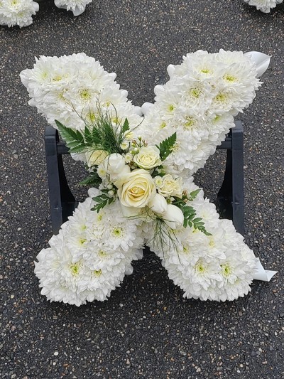 kiss,goodbye, x, goodnight, kisses, kiss, oasis, funeral, tribute, wreath, flowers, florist, delivery, harold wood, romford, delivery,  