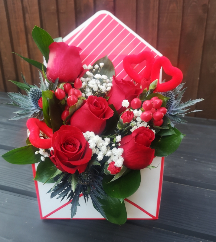 valentines, valentines day, love, letter, sealed with a kiss, flowers, florist, harold wood, romford, havering, delivery