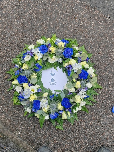 wreath, tottenham, hotspur, spurs, circle, blue, white, man, male, oasis, funeral, tribute, flowers, harold wood, romford, florist, delivery, havering