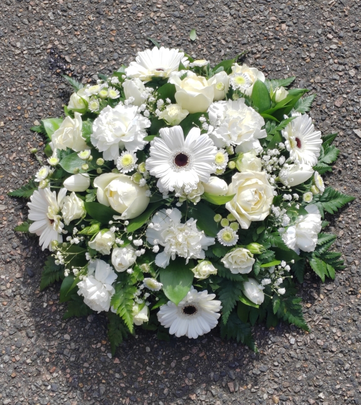posy, posies, funeral, tribute, white, wreath, oasis, flowers, florist, delivery, harold wood, romford, havering