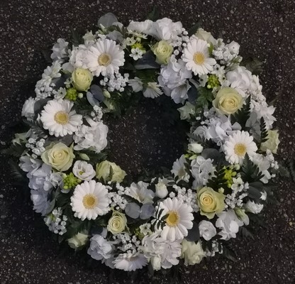 white, wreath, tribute, funeral, flowers, oasis, florist, harold wood, romford, brentwood, dagenham, delivery