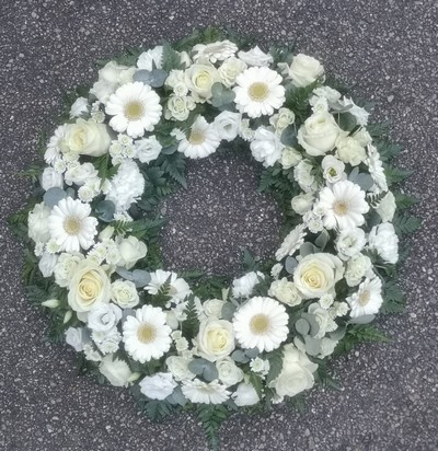 white, wreath, tribute, funeral, flowers, oasis, florist, harold wood, romford, brentwood, dagenham, delivery
