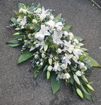 casket, coffin, spray, lily, lilies, white, male, female, roses, funeral, tribute, flowers, oasis, harold wood, romford, havering, delivery