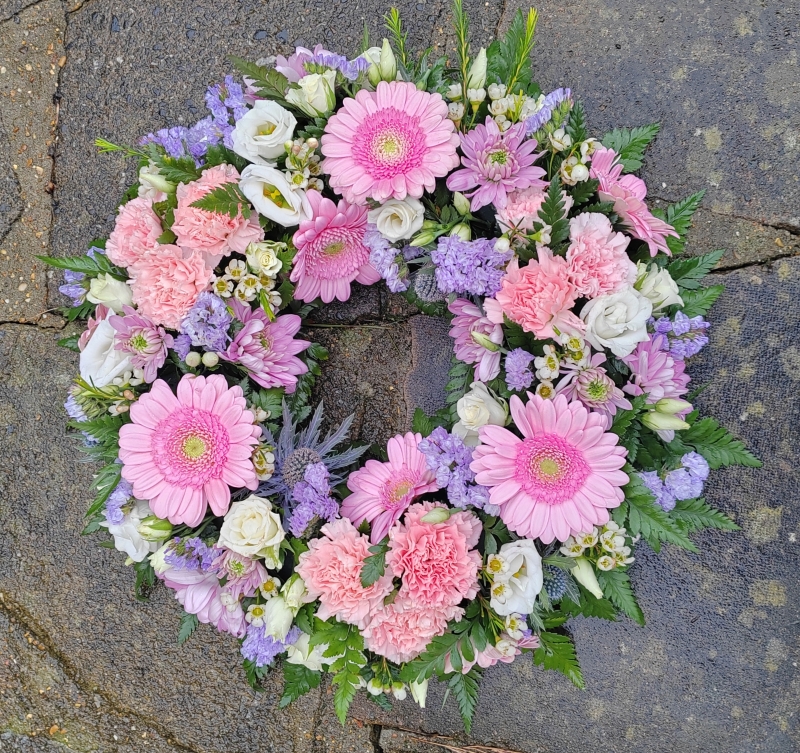 wreath, circle, pink, pastels, white, oasis, funeral, tribute, flowers, harold wood, romford, florist, delivery