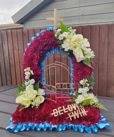  gates of heaven, funeral gates, heavens gate, st peters gates, pearly gates, funeral, flowers, wreath, oasis, tribute, bespoke, romford, harold wood, havering, brentwood, dagenham,delivery
