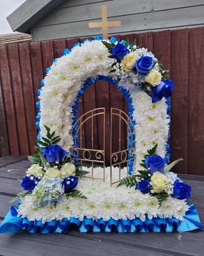  gates of heaven, funeral gates, heavens gate, st peters gates, pearly gates, funeral, flowers, wreath, oasis, tribute, bespoke, romford, harold wood, havering, brentwood, dagenham,delivery