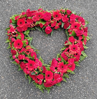 heart, love, roses, lover, true love, husband, wife, red, male, female, funeral, tribute, wreath, flowers, florist, delivery, harold wood, romford, havering