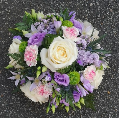 posy, posies, lilacs, funeral, tribute, wreath, oasis, flowers, florist, delivery, harold wood, romford havering