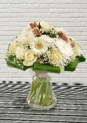 Christmas, flowers, florals, bouquet, decoration, arrangement, gift, luxury, florist, local, seasonal, oasis, harold wood, romford, havering, delivery