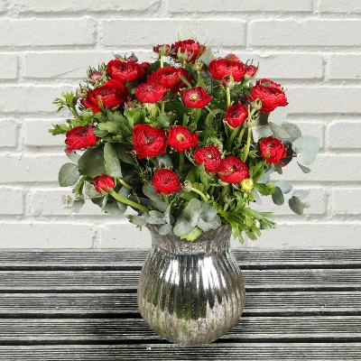 Christmas, flowers, florals, bouquet, decoration, arrangement, gift, luxury, florist, local, seasonal, oasis, harold wood, romford, havering, delivery