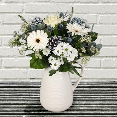 Christmas, flowers, florals, bouquet, decoration, arrangement, gift, luxury, florist, local, seasonal, oasis, harold wood, romford, havering, delivery