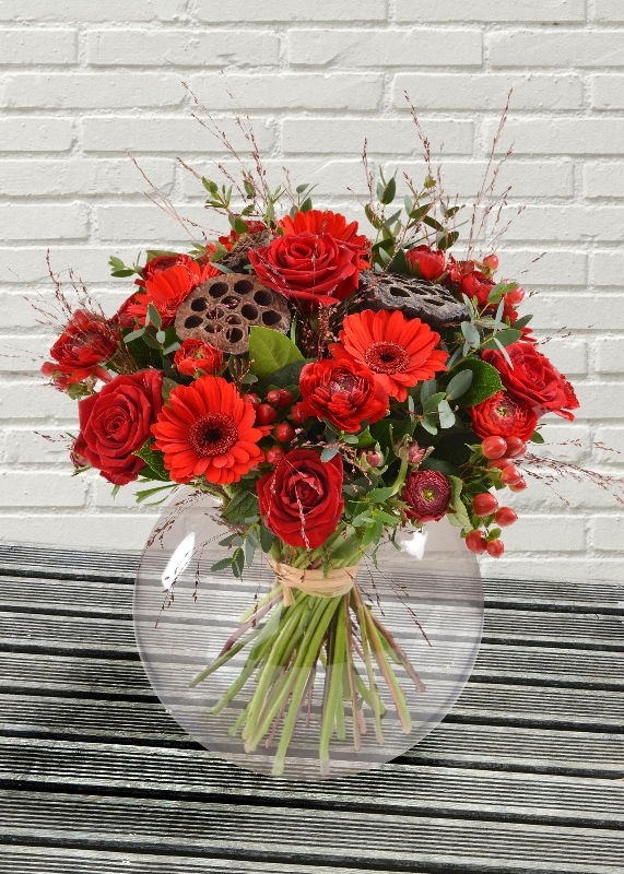 Christmas, flowers, florals, bouquet, decoration, arrangement, gift, luxury, florist, local, seasonal, oasis, harold wood, romford, havering, delivery
