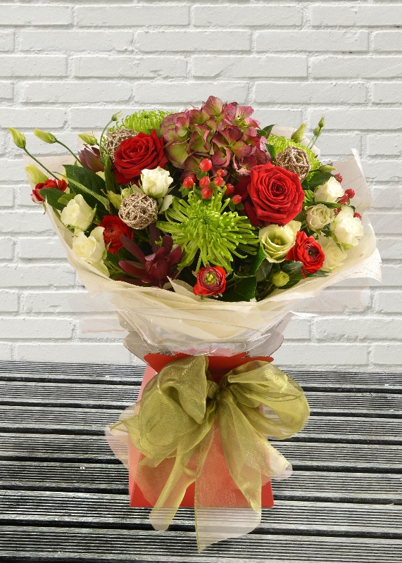 Christmas, flowers, florals, bouquet, decoration, arrangement, gift, luxury, florist, local, seasonal, oasis, harold wood, romford, havering, delivery