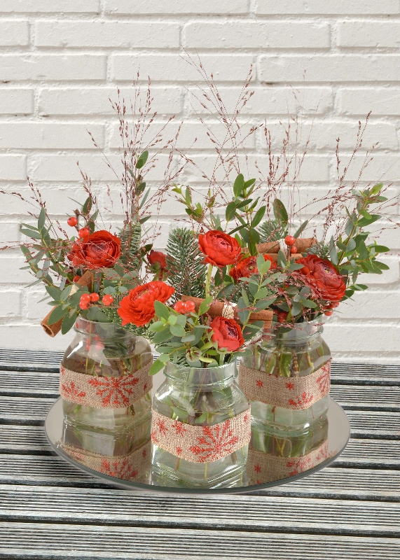 Christmas, flowers, florals, bouquet, decoration, arrangement, gift, luxury, florist, local, seasonal, oasis, harold wood, romford, havering, delivery