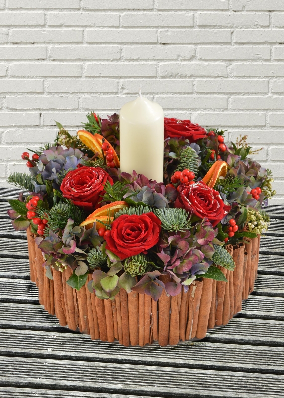 Christmas, flowers, florals, bouquet, decoration, arrangement, gift, luxury, florist, local, seasonal, oasis, harold wood, romford, havering, delivery