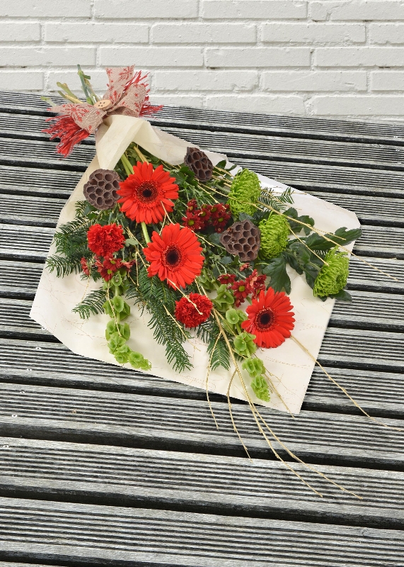 Christmas, flowers, florals, bouquet, decoration, arrangement, gift, luxury, florist, local, seasonal, oasis, harold wood, romford, havering, delivery