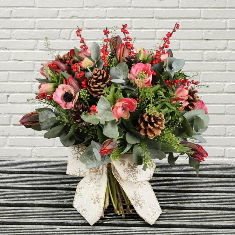 Christmas, flowers, florals, bouquet, decoration, arrangement, gift, luxury, florist, local, seasonal, oasis, harold wood, romford, havering, delivery