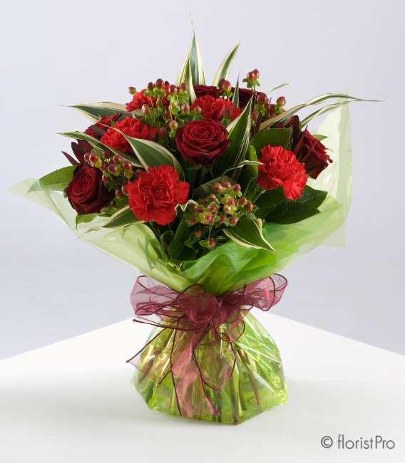 red roses vase valentines gift bouquet love February 14th luxury flowers florist romford harold wood