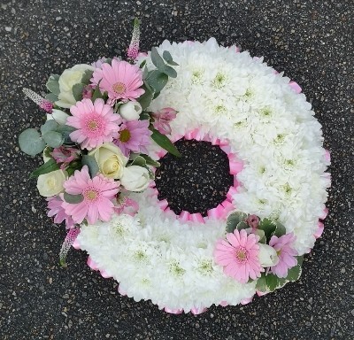 based, pink, white, funeral, circle, wreath,  tribute,  flower , design,  roses, gerberas harold wood romford florist havering,brenwood, dagenham delivery