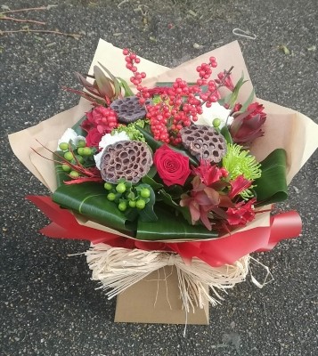 Christmas, flowers, florals, bouquet, arrangement, gift, luxury, florist, local, seasonal, harold wood, romford, havering