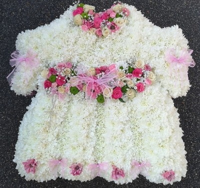 child, children, baby, babies, still born, born sleeping, posy, dress, funeral, tribute, wreath, flowers, florist, delivery, harold wood, romford