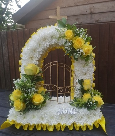  gates of heaven, funeral gates, heavens gate, st peters gates, pearly gates, funeral, flowers, wreath, oasis, tribute, bespoke, romford, harold wood, havering, brentwood, dagenham,delivery