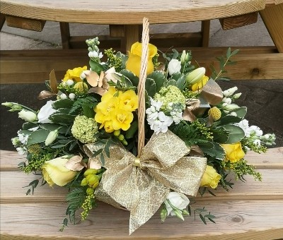 golden wedding anniversary flowers bouquet basket yellow white gold florist harold wood romford havering, brentwood, dagenham, delivery